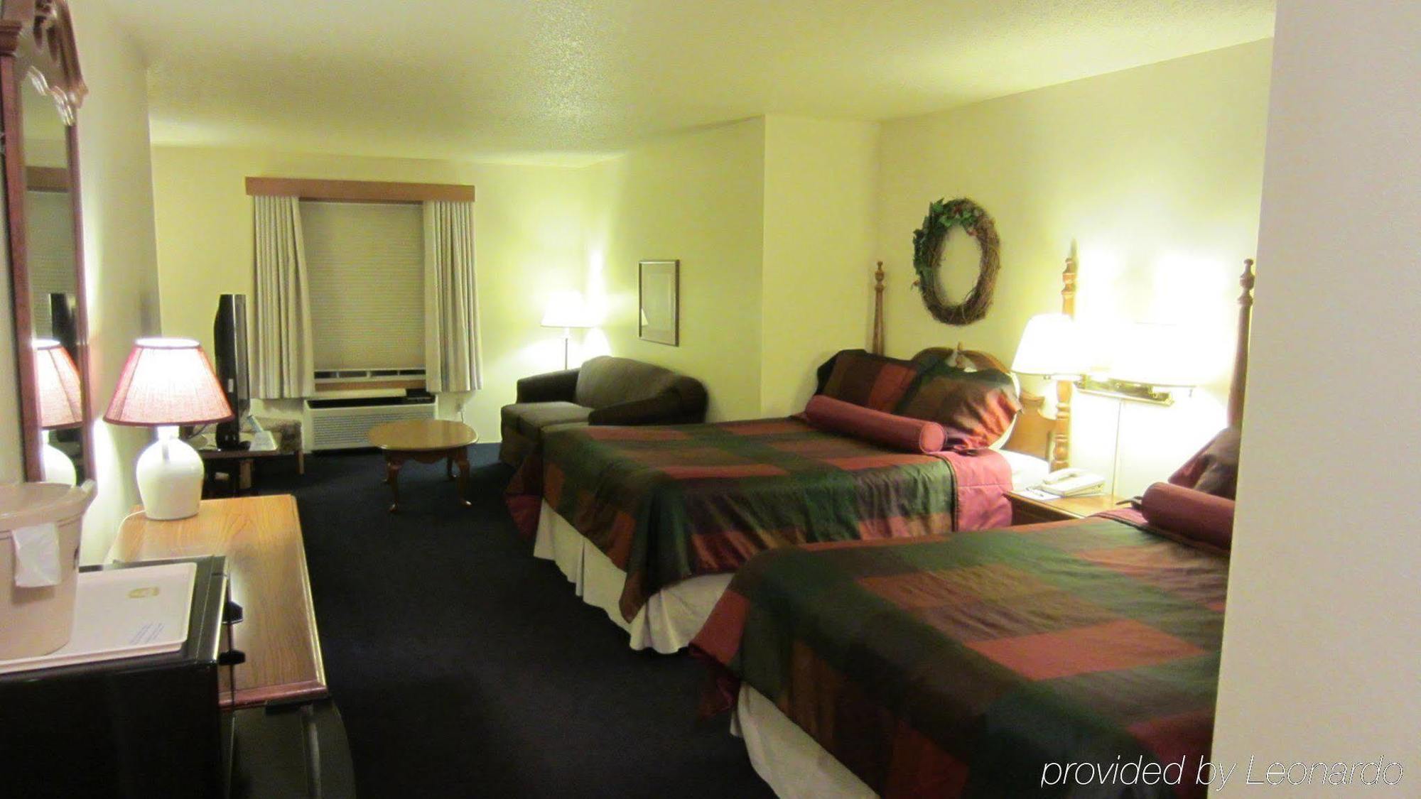 Baymont By Wyndham Mequon Milwaukee Area Hotel Room photo